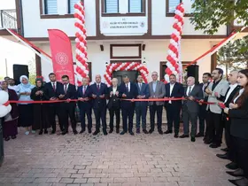 Hayati İnanç, Dilovası’nda kütüphane açılışına katıldı
