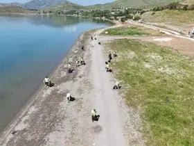 Hazar Gölü’nde dev temizlik 12 ton atık toplandı
