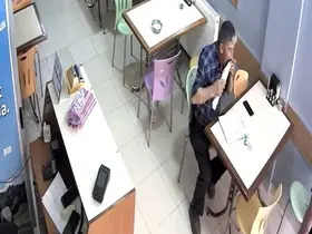 Heimlich manevrası ile boğulmaktan kurtuldu
