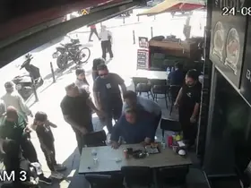 Heimlich manevrasıyla kadının hayatını kurtaran polis: "Her zaman vatandaşımızın yanındayız"

