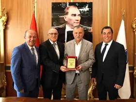 Hemşehri Derneklerinden Başkan Balaban’a anlamlı plaket
