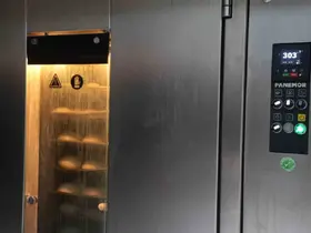 Herkes uyurken onlar 300 derecelik fırının başında