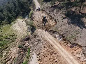 Heyelan nedeniyle kapanan Sülüklü Göl yolu ulaşıma açıldı
