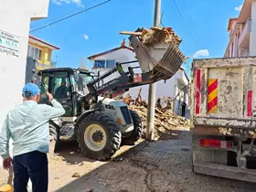 Hisarcık’ta riskli metruk bina kontrollü şekilde yıkıldı
