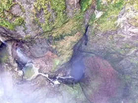İçerisinde şelale akan Karadeniz’in en derin mağarası görenleri mest ediyor
