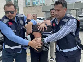 İçinde husumetlisi var zannedip boş araca kurşun yağdırdı
