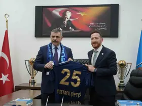İçişleri Bakanı Çiftçi’den Erzurumspor’a tebrik ziyareti
