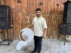 Iğdır’da düğünde ilginç anlar: Davulunu kırıp paraları topladı
