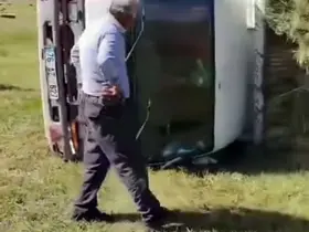 Iğdır’da ot yüklü kamyonet devrildi
