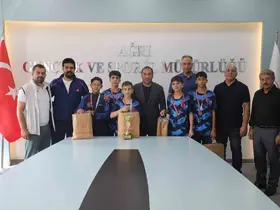 İl Müdürü Ahmet Çelebi’den Türkiye Üçüncüsü Badminton takımına tebrik

