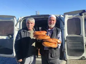 İmece usulüyle pide dağıtılıyor, pide girmeyen ev kalmıyor
