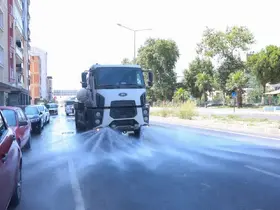 İncirliova anayolunda temizlik çalışmaları tamamlandı
