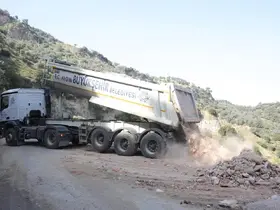 İncirliova’da çökme yaşanan yolda çalışmalar sürüyor
