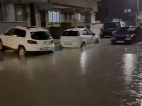 İnegöl’de sağanak hayatı felç etti
