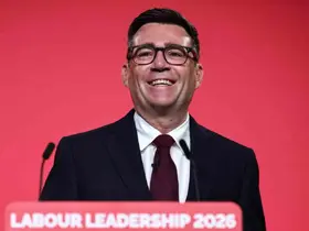 İngiltere’de iktidardaki İşçi Partisi’nin yeni lideri Andy Burnham oldu
