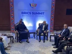 İran Cumhurbaşkanı Pezeşkiyan, BAE Velihat Prensi Al Nahyan ile bir araya geldi
