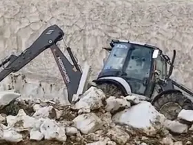 İran sınırındaki yayla yolları kardan temizleniyor
