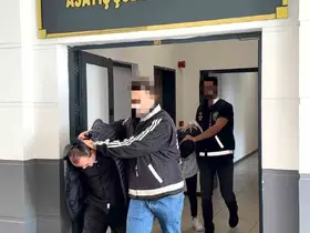 İş görüşmesi bahanesiyle açtırdıkları hesaplardan kredi çekip, paraları kendi hesaplarına aktardılar

