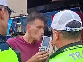 İş yerinin tabela ve tentesine çarptı, alkolmetreyi üflemek yerine içine çekti
