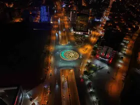 İskenderun Adliye Kavşağı yenilenen yüzüyle şehrin simge noktalarından biri oldu
