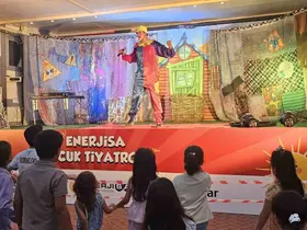 İskenderun’da "Enerjimi Koruyorum" çocuk tiyatrosu perdelerini açtı
