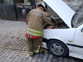 İskenderun’da otomobilde yangın çıktı
