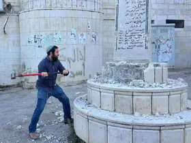 İsrailli aşırı sağcı vekil, Filistin köyündeki "Şehitler Anıtı"nı yıktı
