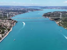 İstanbul Boğazı’nın turkuaz görünümü tabloya dönüştü
