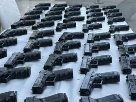 İstanbul ve Kocaeli’ne silah sevkiyatı yapacaktı, Sakarya’da 100 tabancayla yakalandı
