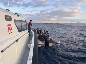 İzmir’de 15 düzensiz göçmen yakalandı
