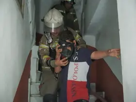 İzmir’de korkutan ev yangını: 1’i çocuk 2 kişi dumandan etkilendi
