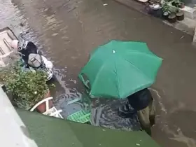 İzmit’te sağanak vatandaşlara zor anlar yaşattı
