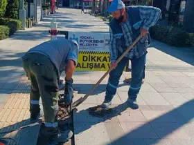 İzmit’te yürüyüş yolları ve kaldırımlar onarılıyor
