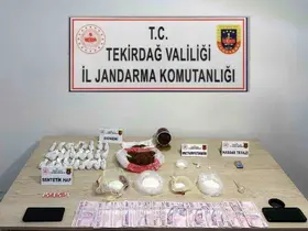 Jandarma operasyonlarında silah, uyuşturucu ve kaçak ürünler ele geçirildi
