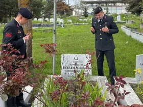 Jandarma şehit Gökmen’i kabri başında andı
