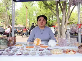 Kadın girişimci, doğal taş bileklik yapımını epoksi sanatıyla birleştirerek sanata dönüştürdü
