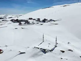 Kadırga Yaylası’ndaki üstü açık camiden kar manzaraları
