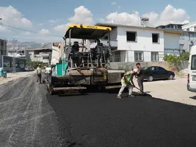 Kahramanmaraş’ta 26 noktada asfalt mesaisi
