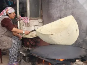 Kahramanmaraş’ta kadınların imece usulü yufka ekmek mesaisi
