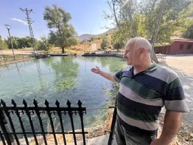 Kahramanmaraş’taki Balıklı Göl, berrak suyu ve balıklarıyla ziyaretçilerini ağırlıyor
