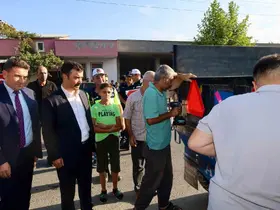 Kahta’da trafik güvenliği için çiftçilere reflektör dağıtıldı
