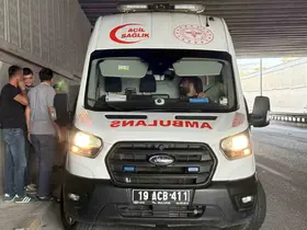 Kamyondan yola düşen demir parçası kazaya neden oldu: 1 yaralı
