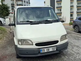 Kamyonet ticari taksiye çarptı: 1 yaralı
