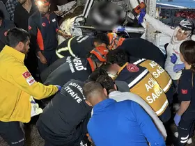 Kamyonet traktöre arkadan çarptı: 1 ölü, 1 yaralı
