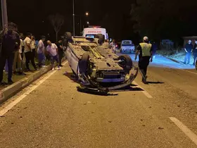 Kamyonetle çarpışan otomobil takla attı: 2 yaralı
