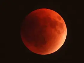 ’Kanlı ay’ tutulması manzarası
