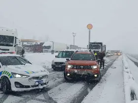 Kar ve tipi ulaşımı aksatıyor
