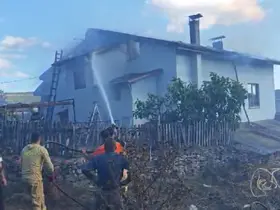 Karabük’te çatı yangını büyümeden söndürüldü