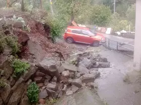 Karadeniz Ereğli’de aşırı yağış duvarı çökertti
