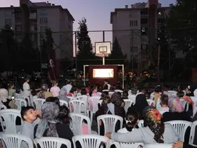 Karagöz’ün Salıncağı ilk gösteriminde çocuklar ve aileler buluştu
